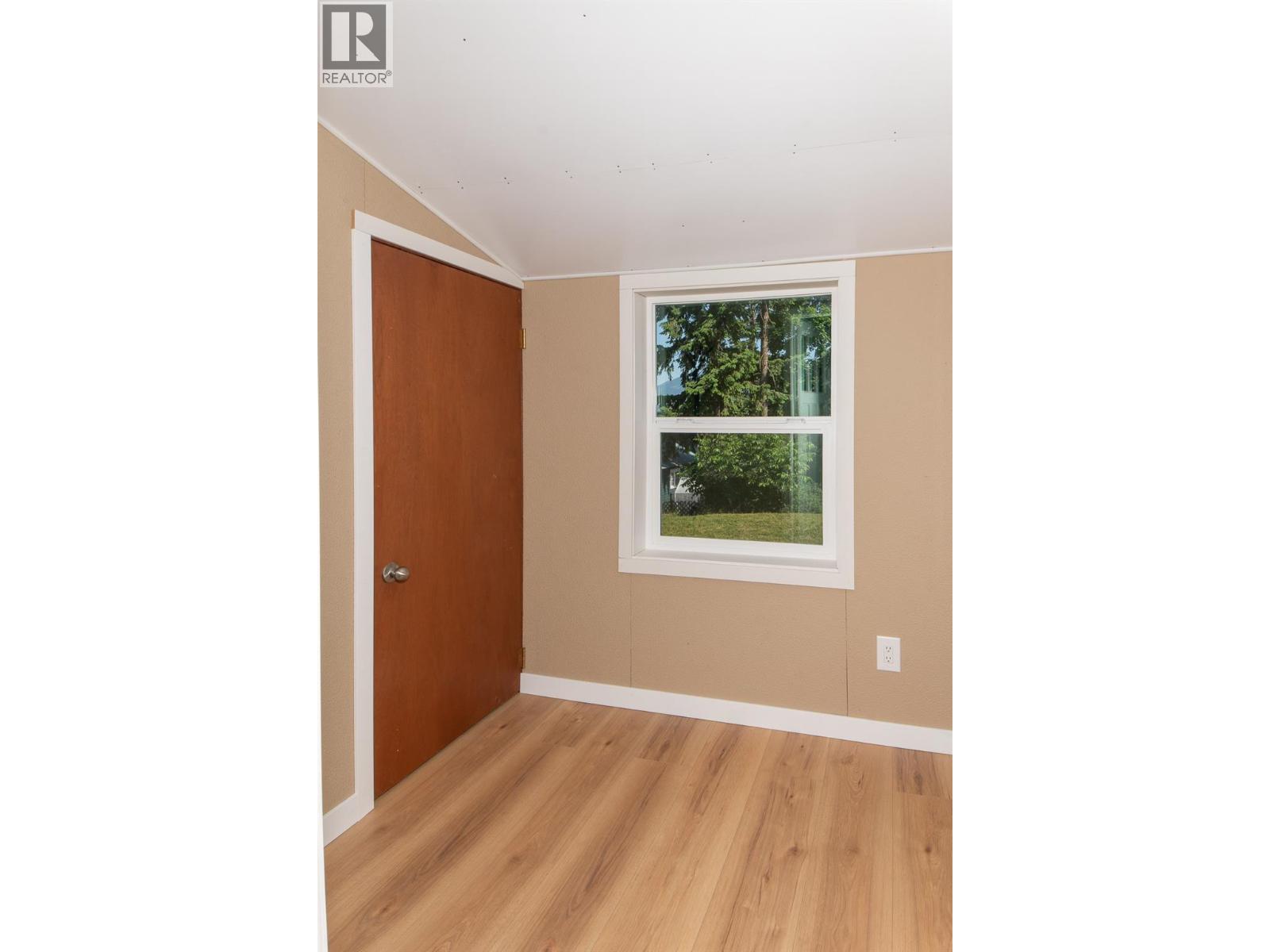 820 IBBITSON Street - 12