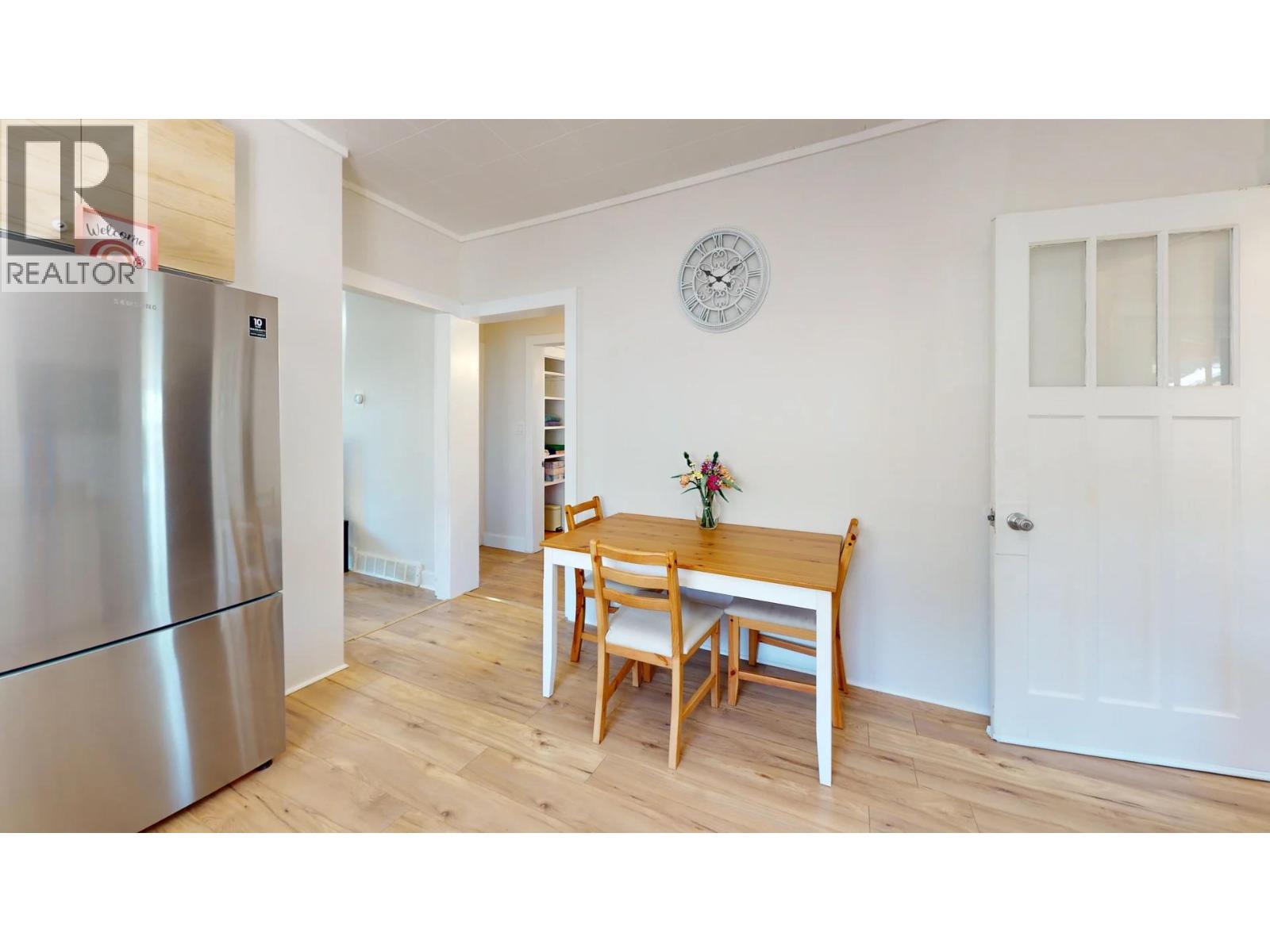 820 IBBITSON Street - 8