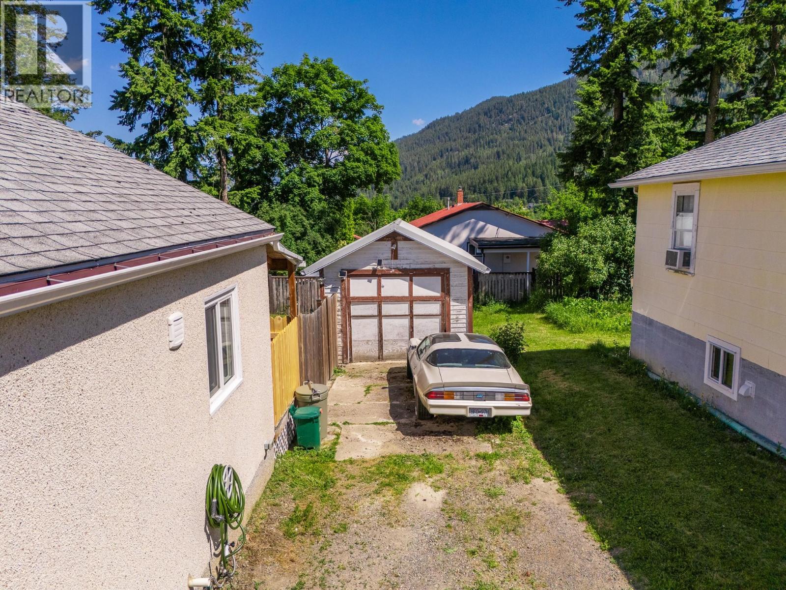 820 IBBITSON Street - 19