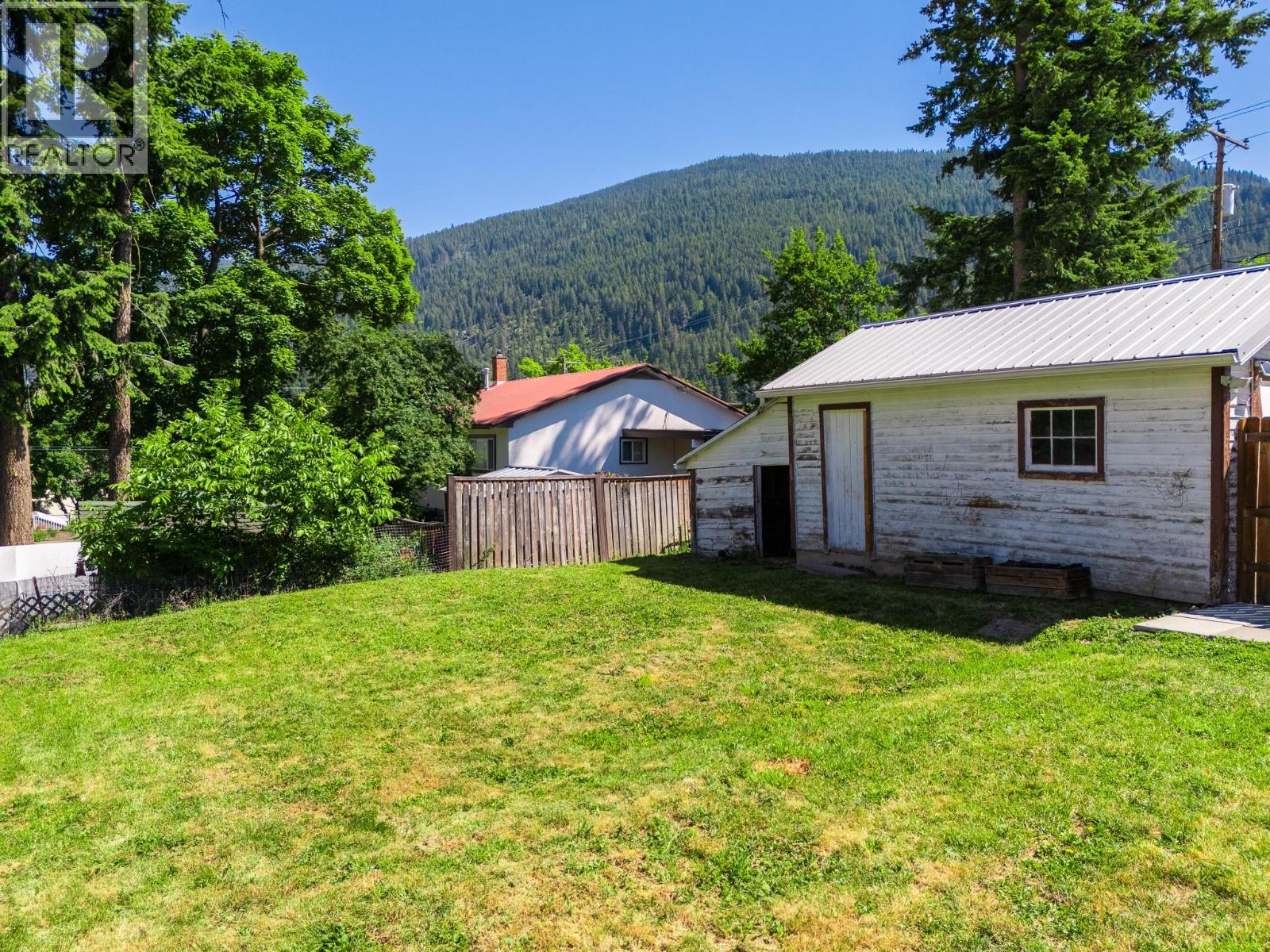 820 IBBITSON Street - 21
