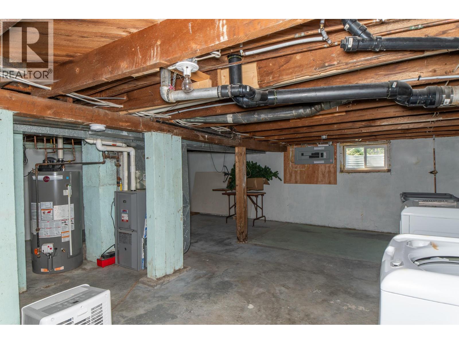 820 IBBITSON Street - 14