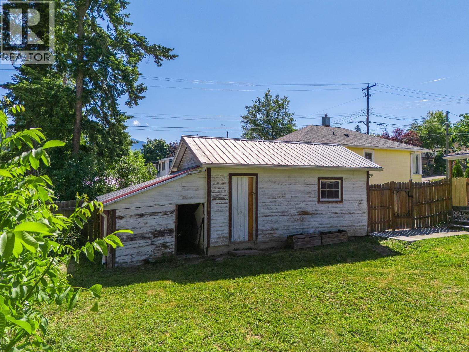 820 IBBITSON Street - 22