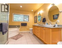 Entrance - 4021 Glanford Ave, Saanich, BC V8Z3Z7 Photo 12