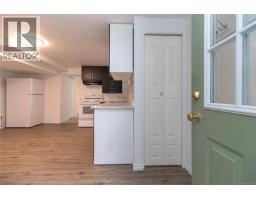 4021 Glanford Ave, Saanich, BC V8Z3Z7 Photo 19