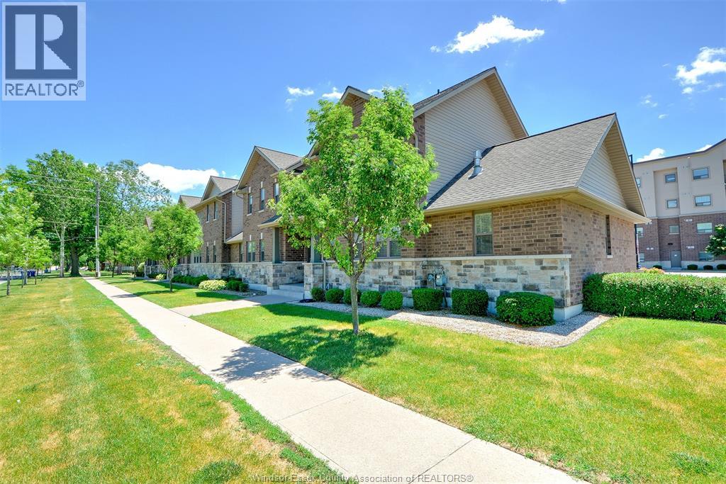 #112 8475 WYANDOTTE STREET East - 2