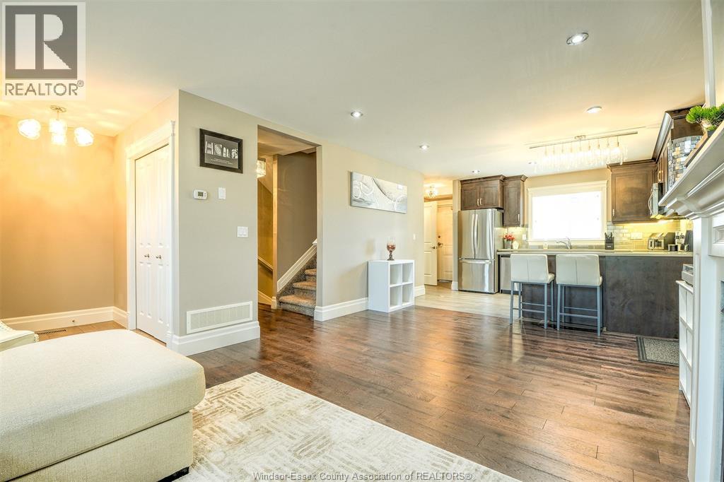 #112 8475 WYANDOTTE STREET East - 10