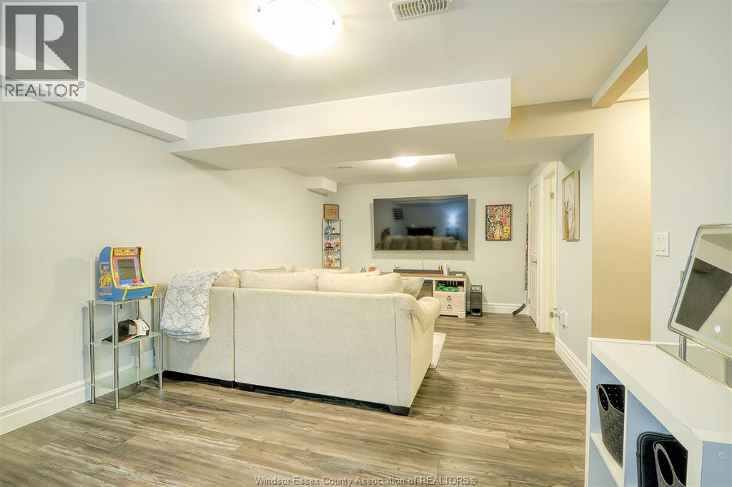#112 8475 WYANDOTTE STREET East - 21