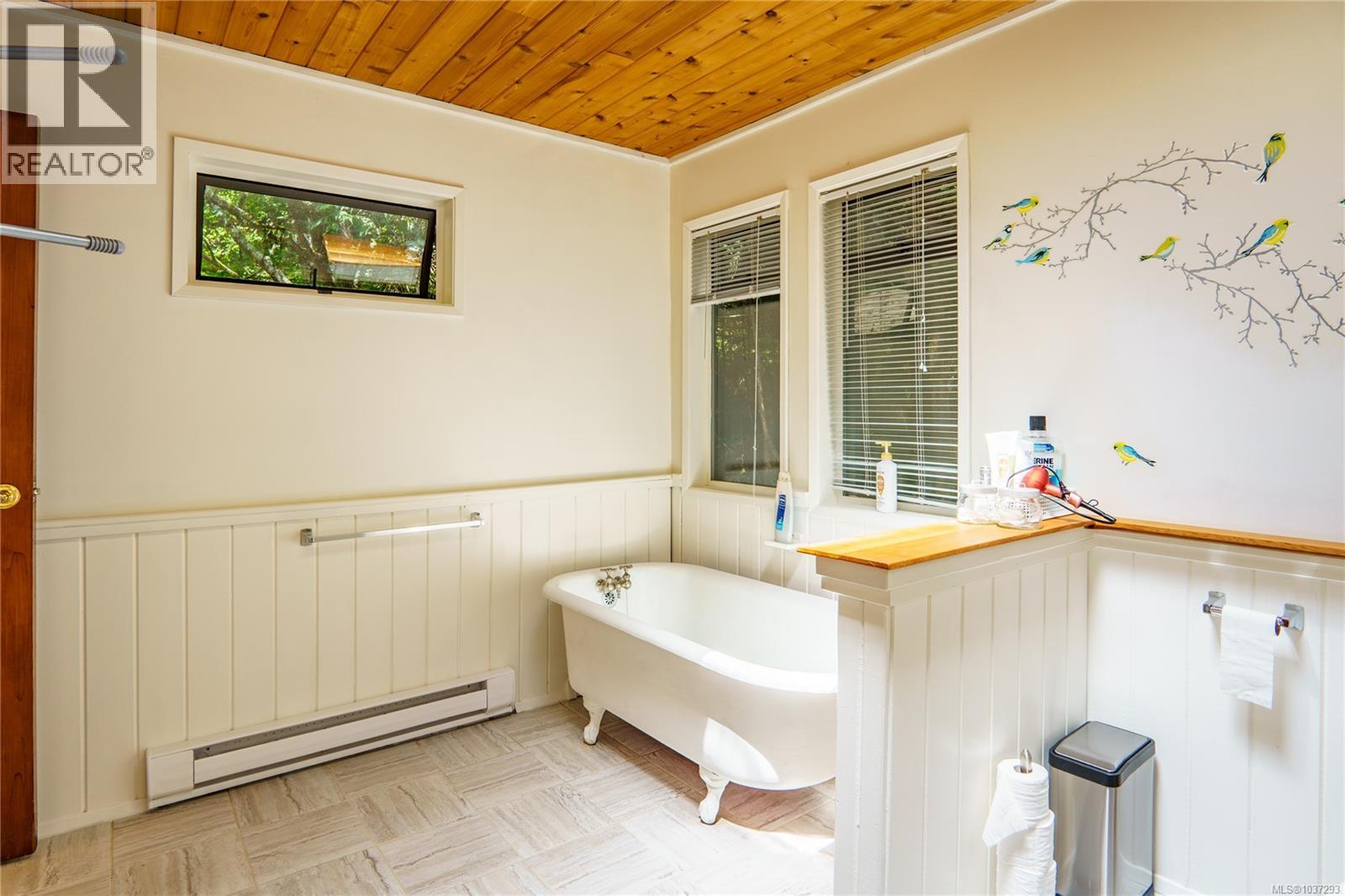 1334 Chesterman Beach Rd - 10