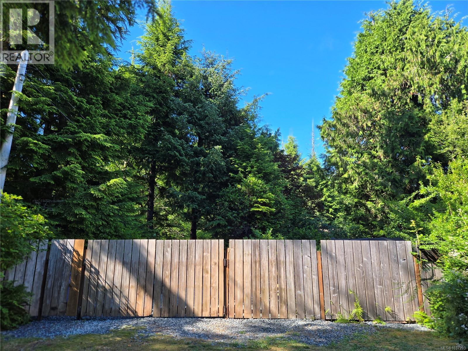 1334 Chesterman Beach Rd - 32