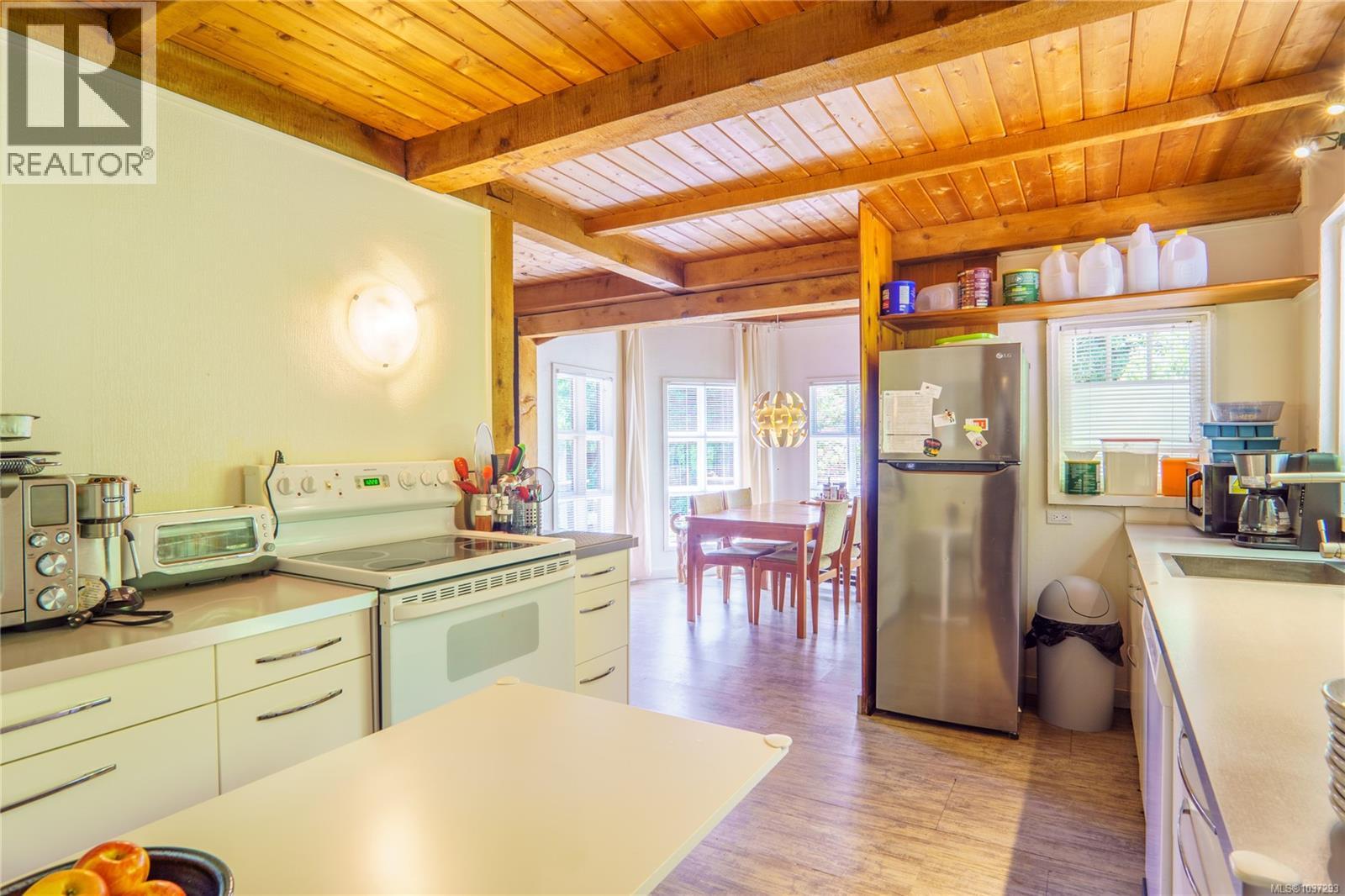 1334 Chesterman Beach Rd - 5