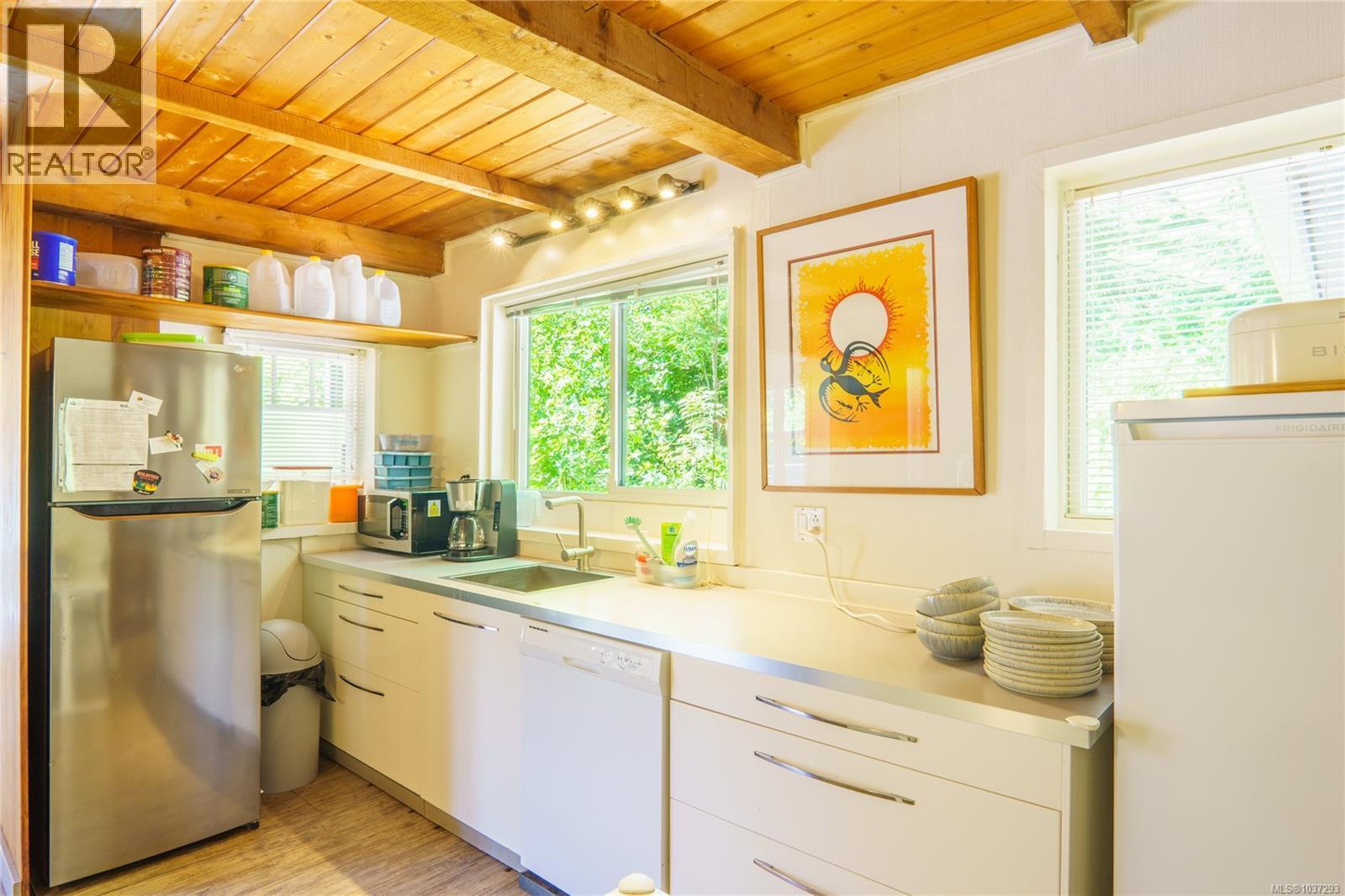 1334 Chesterman Beach Rd - 6