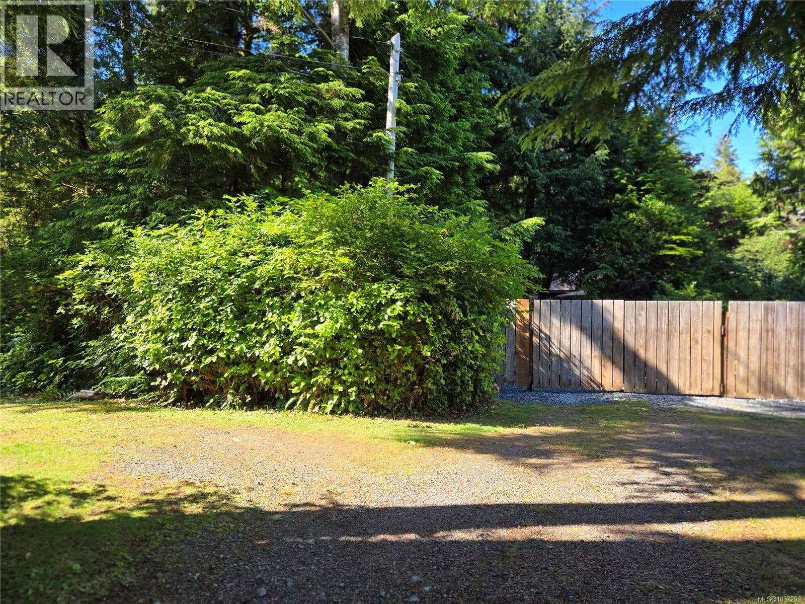 1334 Chesterman Beach Rd - 33