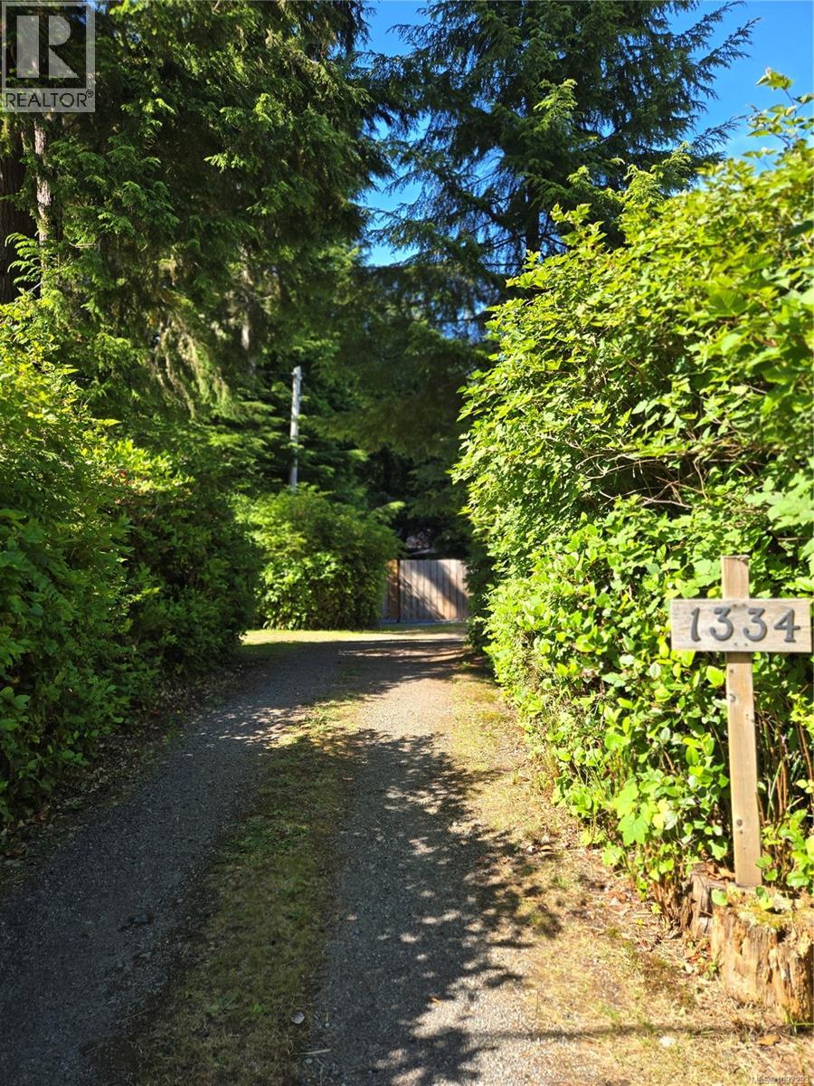 1334 Chesterman Beach Rd - 30