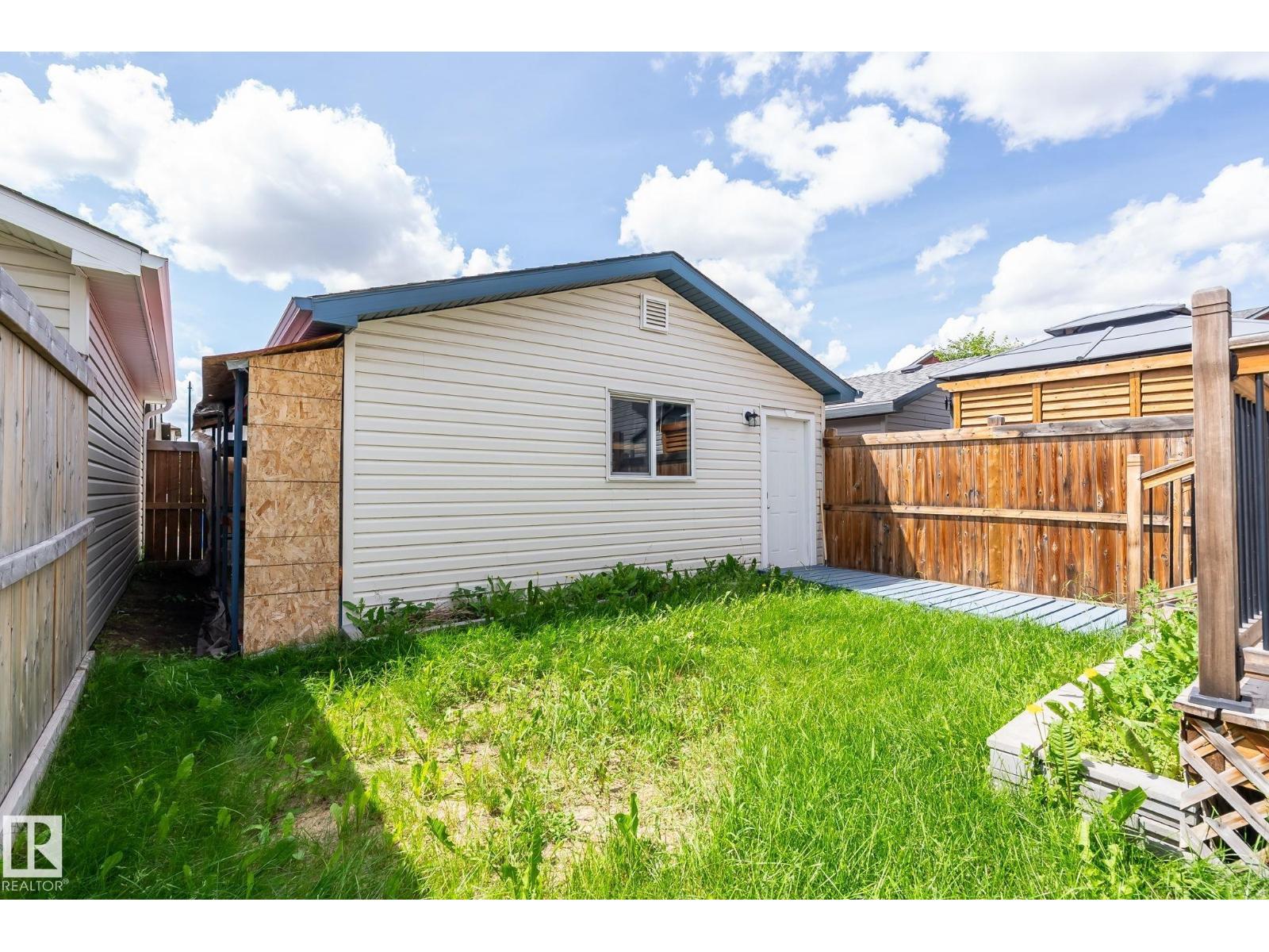 1542 33A ST NW NW — photo 34