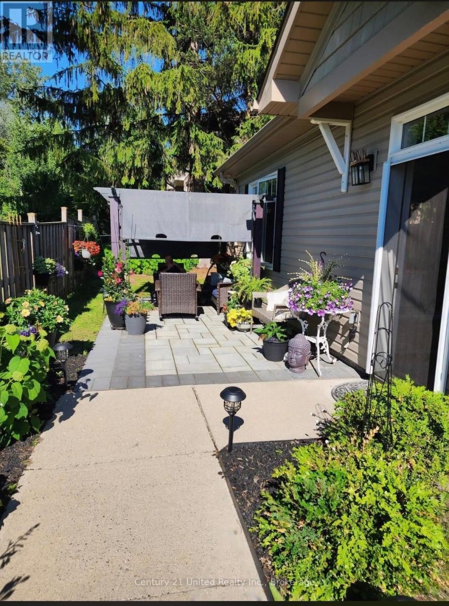 #4 774 ONTARIO STREET - 1