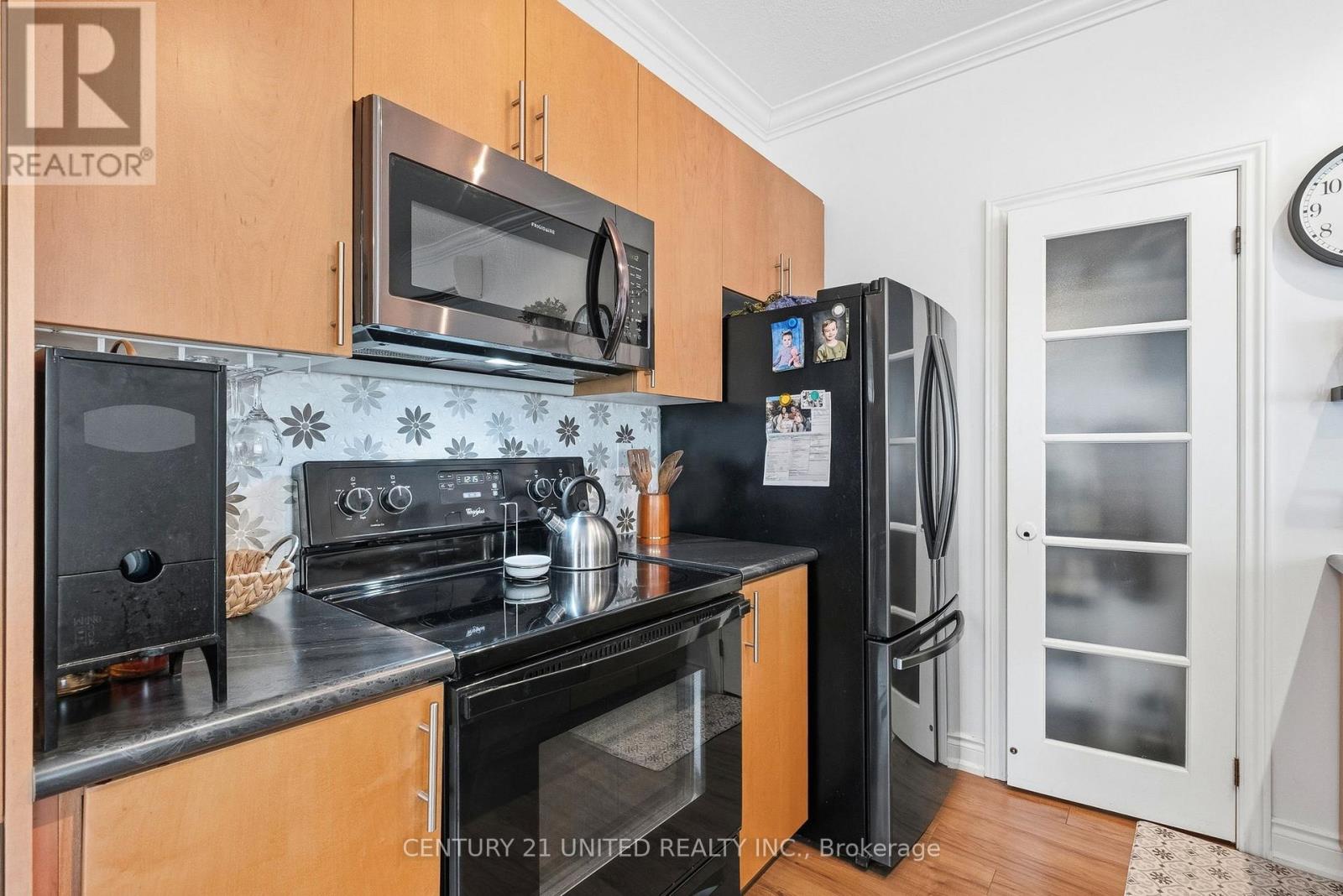 #4 774 ONTARIO STREET - 25
