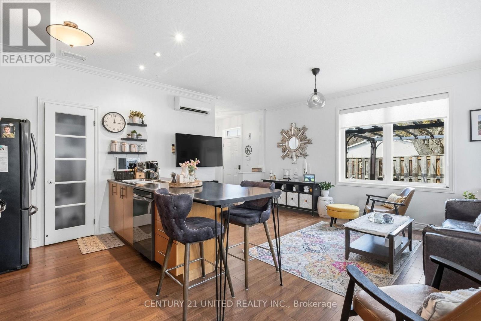 #4 774 ONTARIO STREET - 24