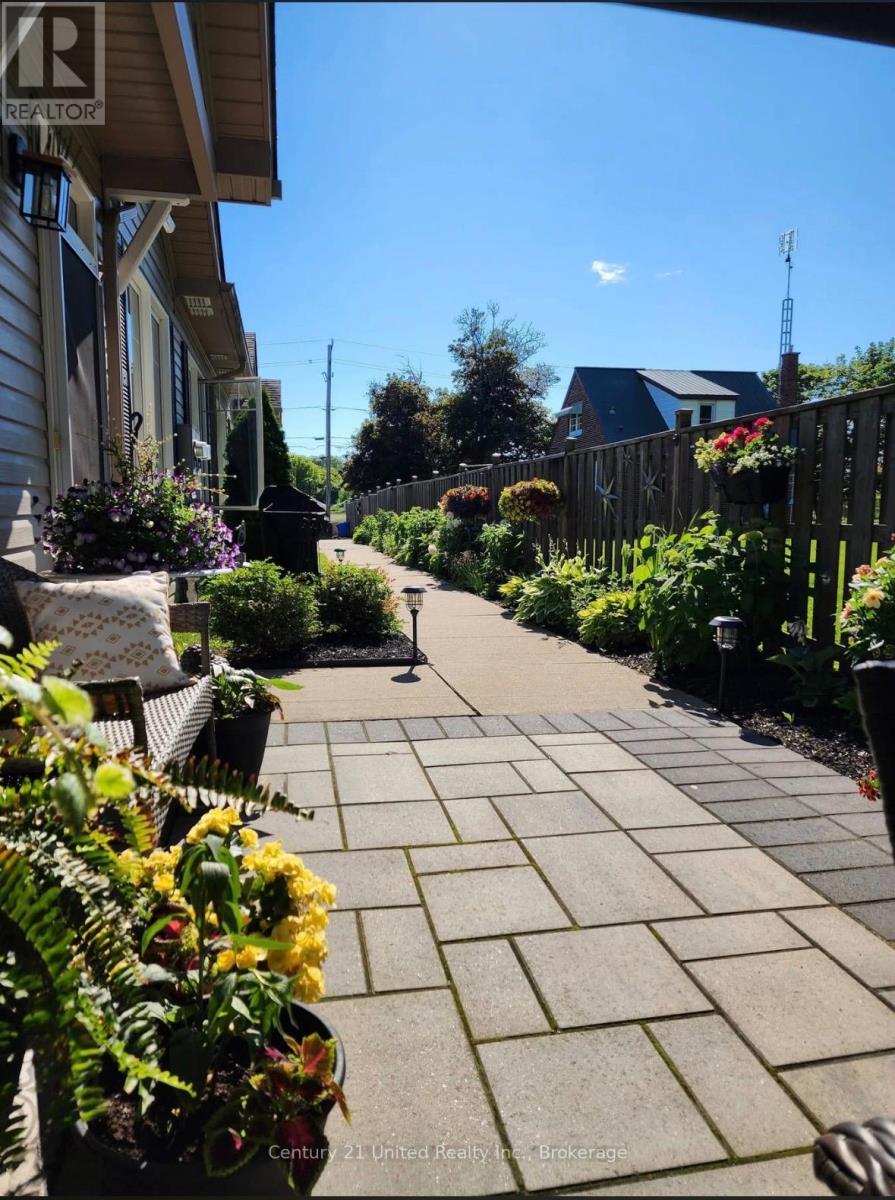 #4 774 ONTARIO STREET - 3