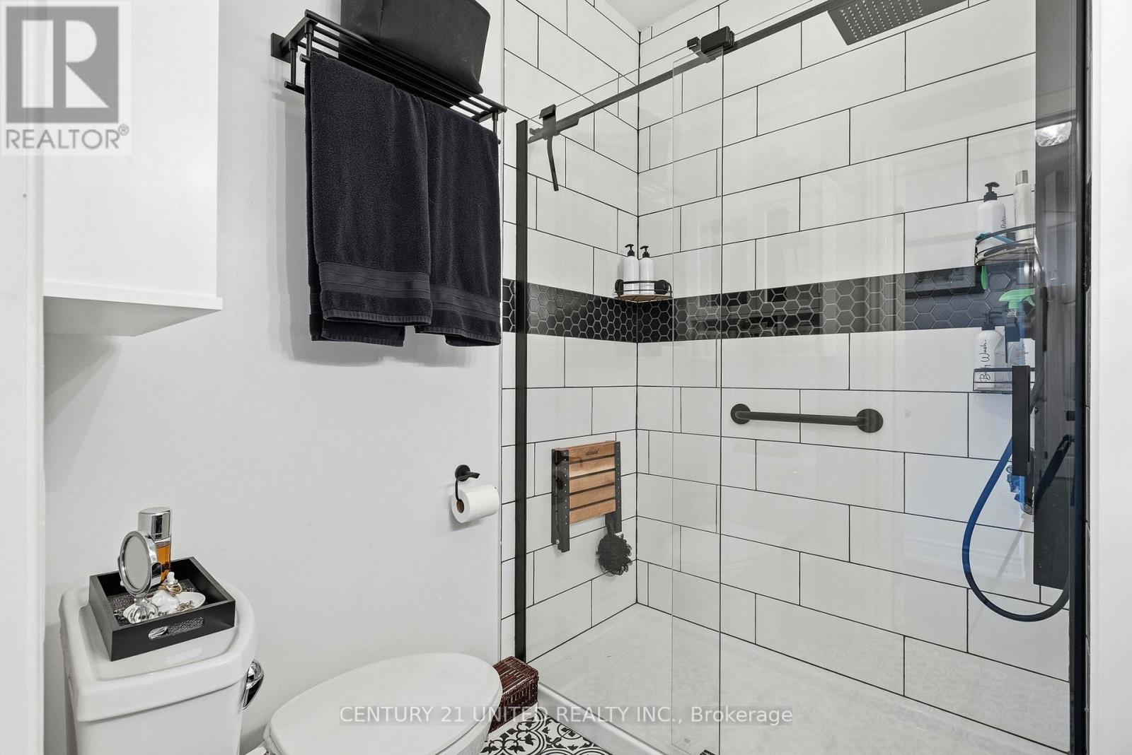#4 774 ONTARIO STREET - 35