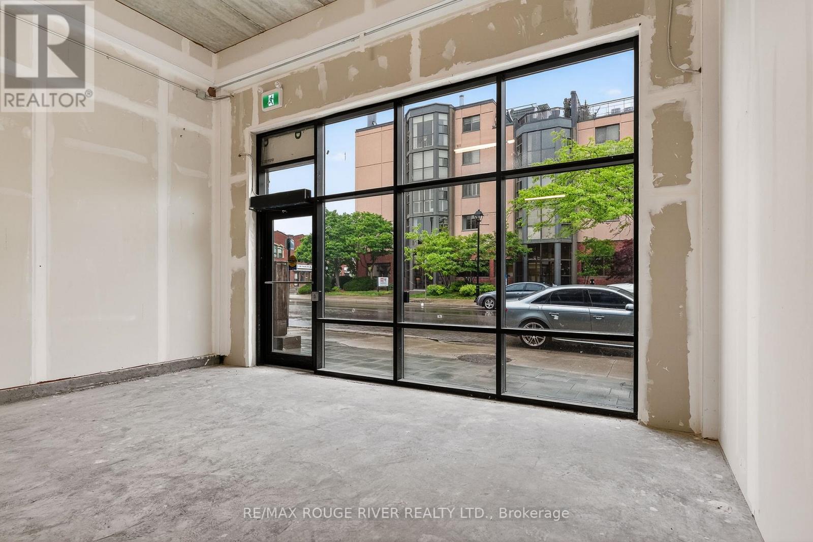 108, 208, 308 - 185 DIVISION STREET - 11