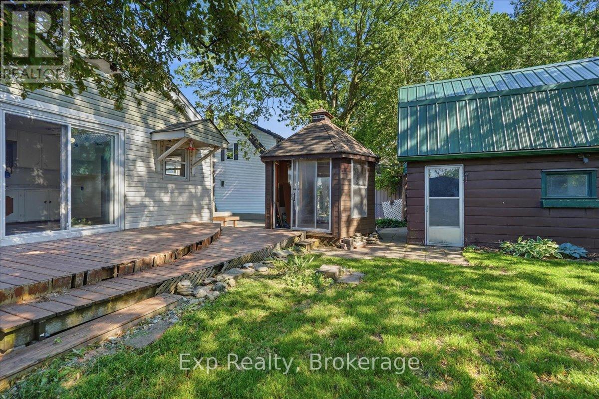 34 LEONARD AVENUE - 25