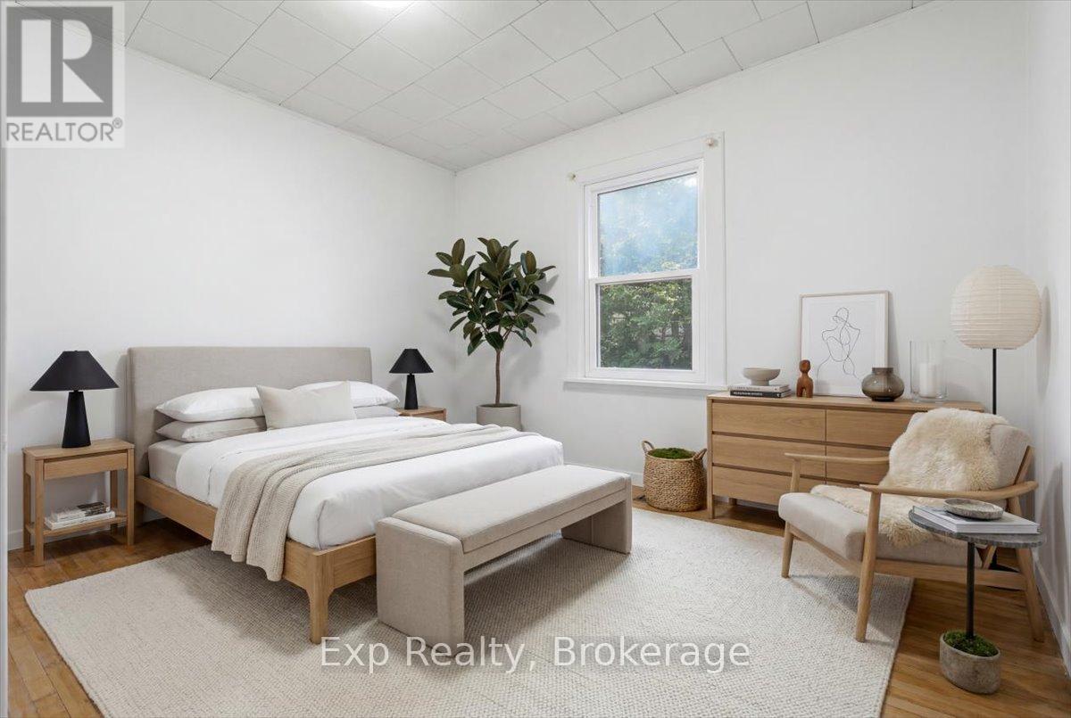 34 LEONARD AVENUE - 13