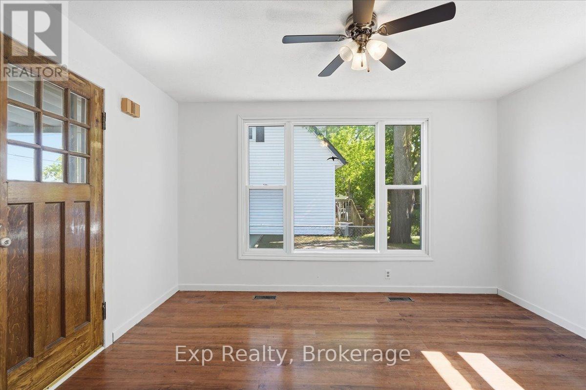 34 LEONARD AVENUE - 6