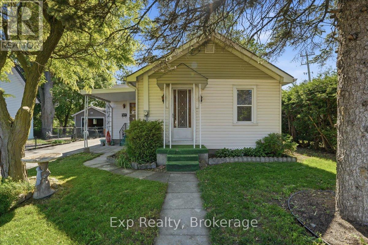 34 LEONARD AVENUE - 30