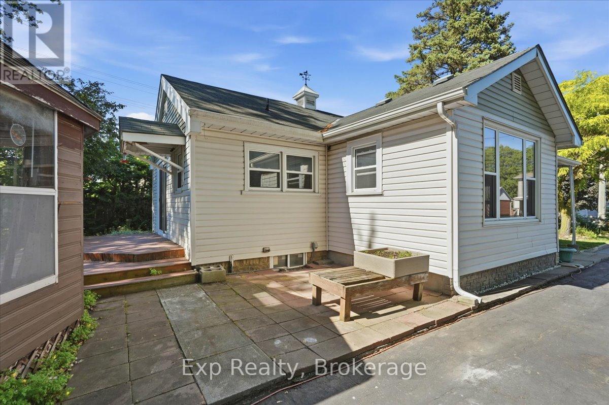 34 LEONARD AVENUE - 27