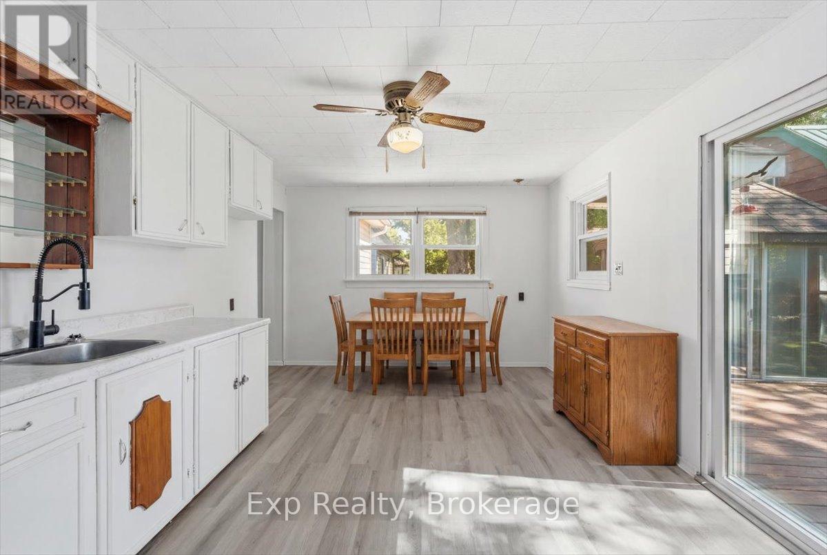 34 LEONARD AVENUE - 15