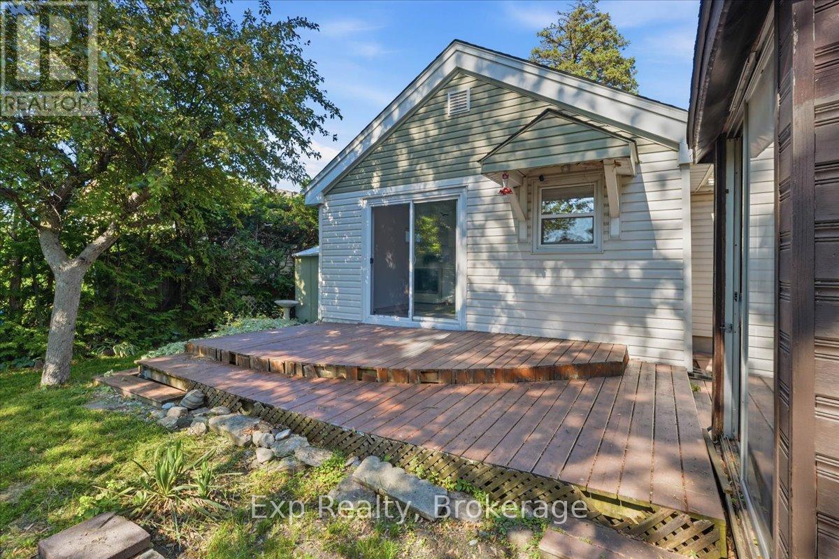 34 LEONARD AVENUE - 26