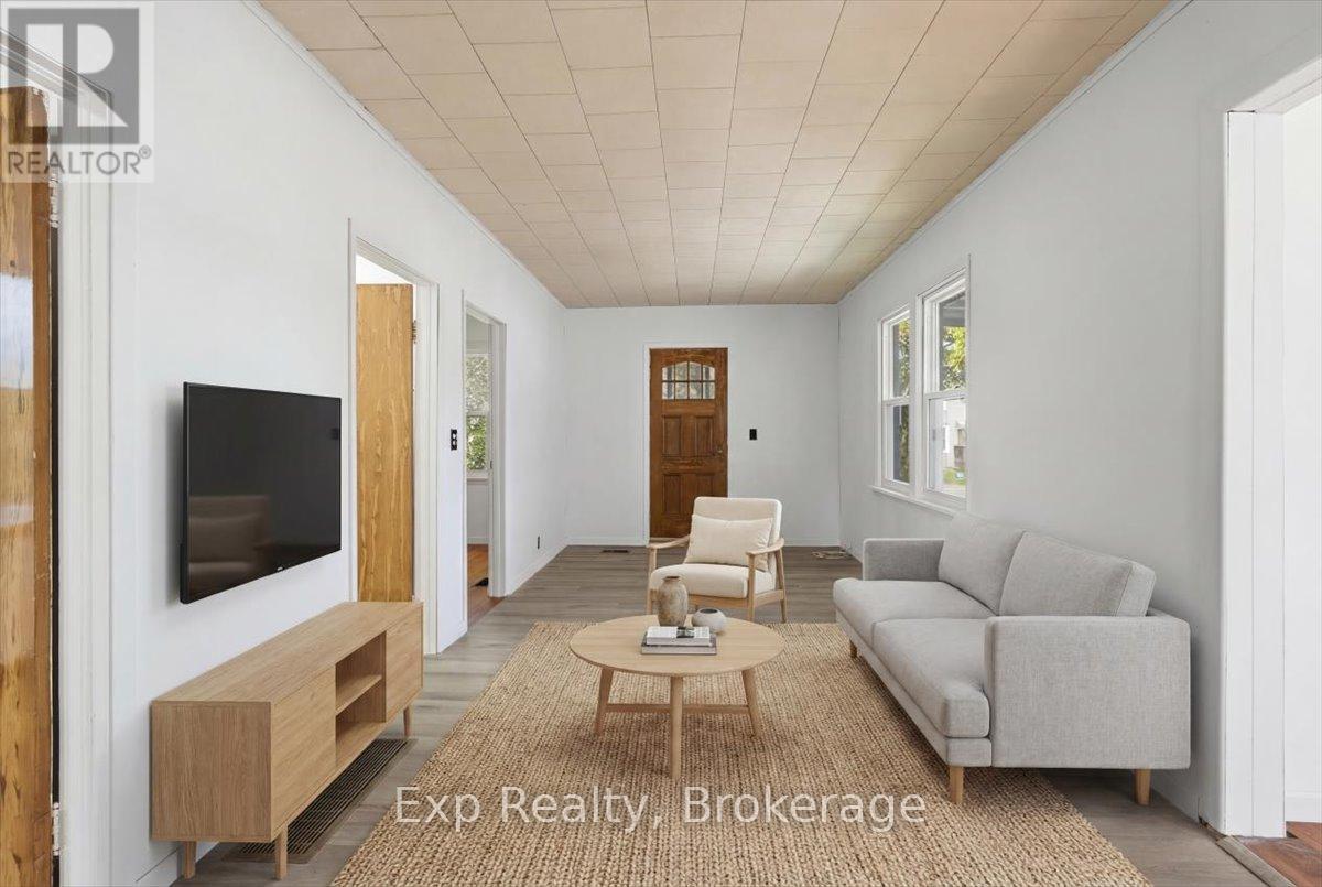 34 LEONARD AVENUE - 7