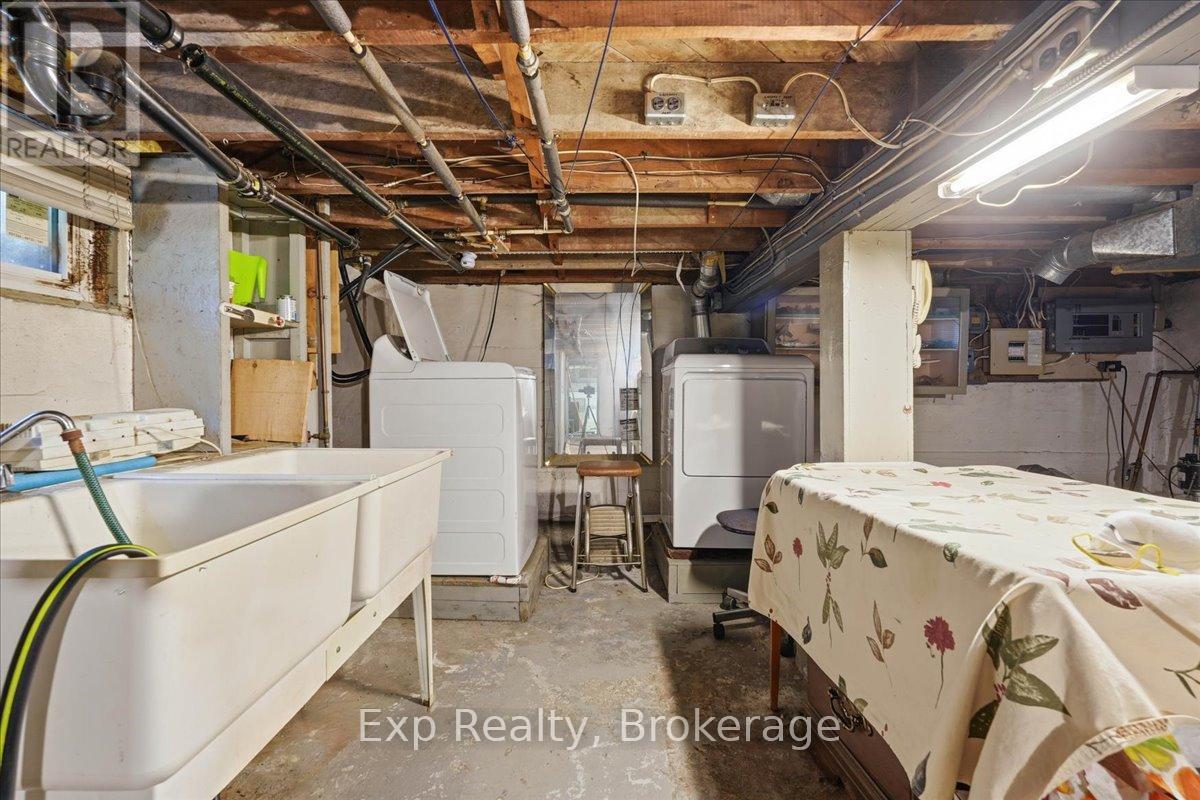 34 LEONARD AVENUE - 19