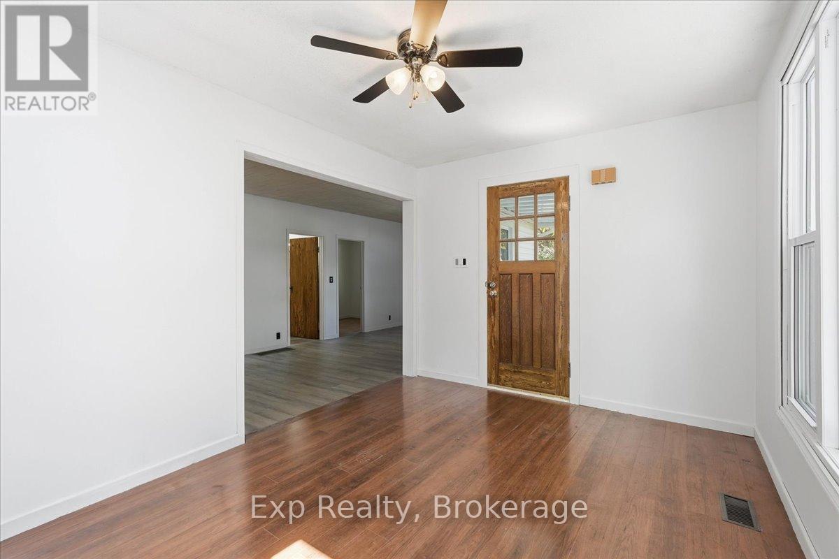 34 LEONARD AVENUE - 5