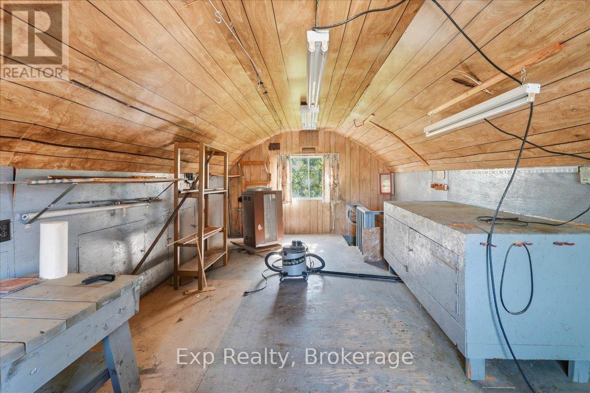 34 LEONARD AVENUE - 22