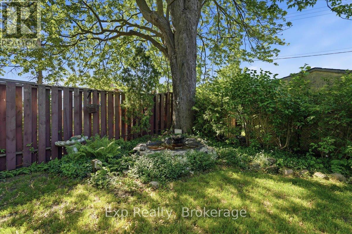 34 LEONARD AVENUE - 23