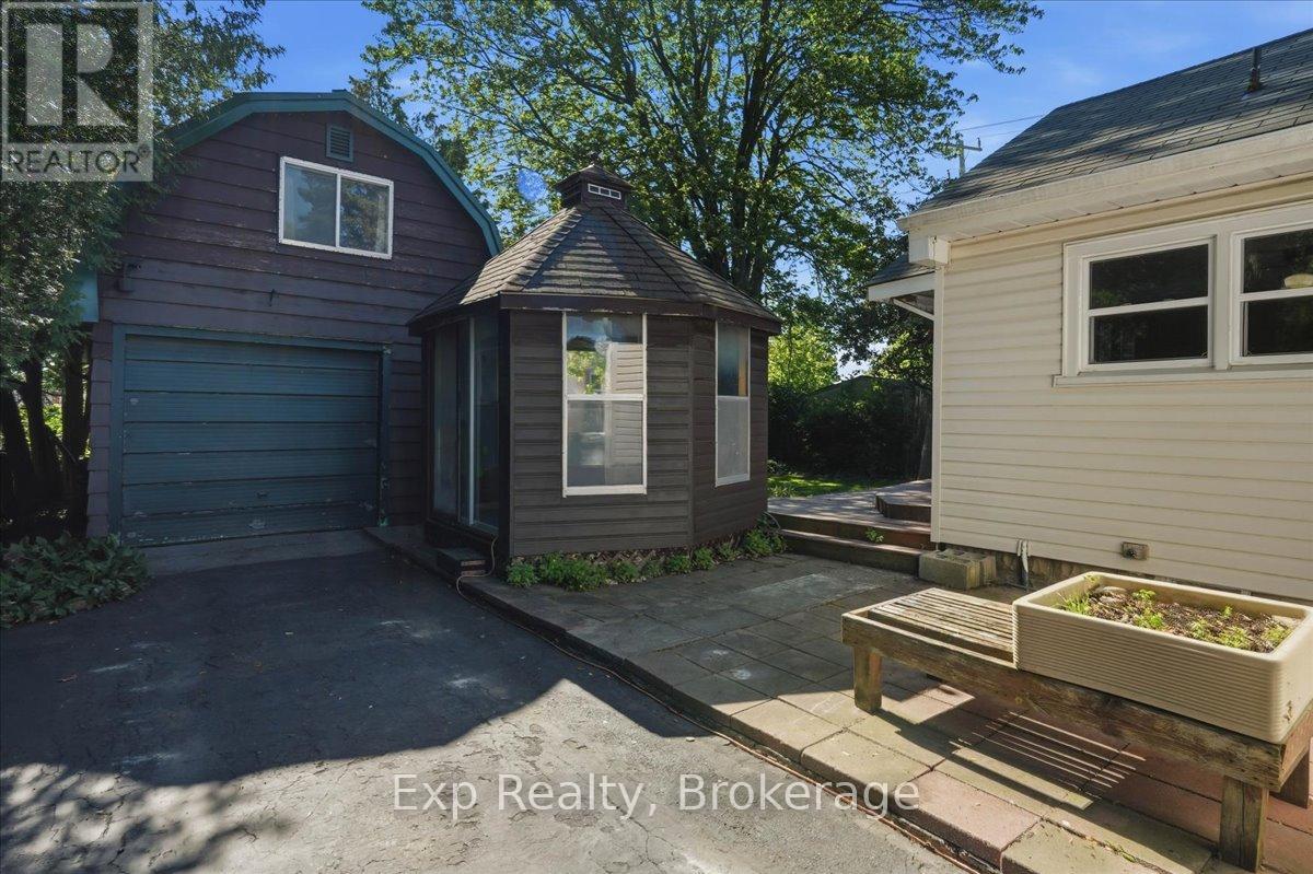 34 LEONARD AVENUE - 2