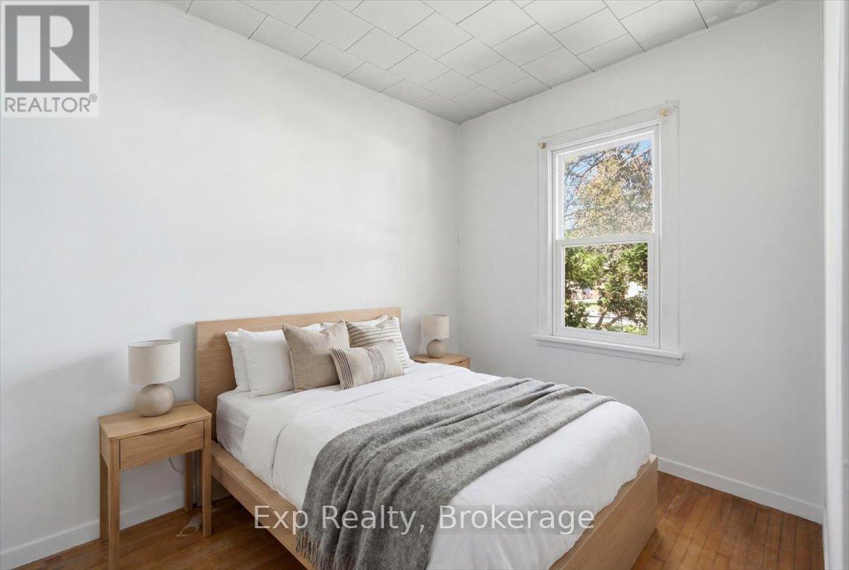 34 LEONARD AVENUE - 11