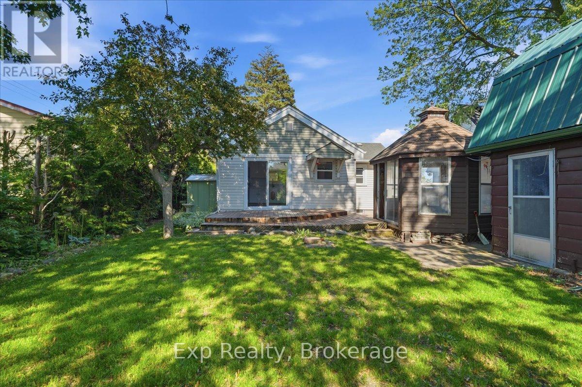 34 LEONARD AVENUE - 24