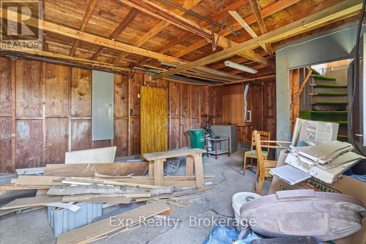 34 LEONARD AVENUE - 20