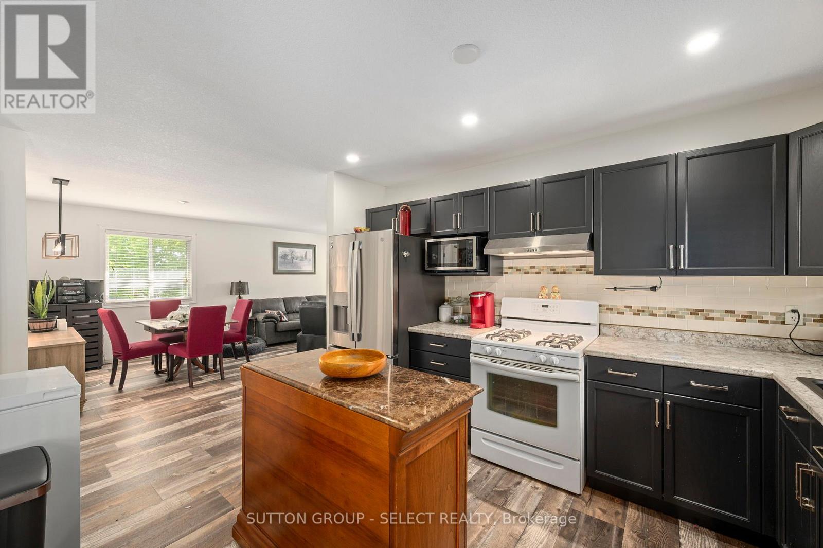51 GREENWAY BOULEVARD - 17
