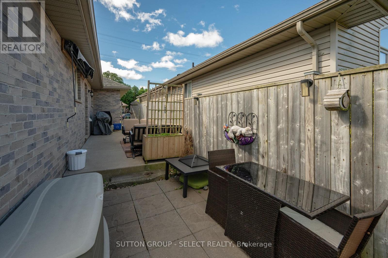 51 GREENWAY BOULEVARD - 28