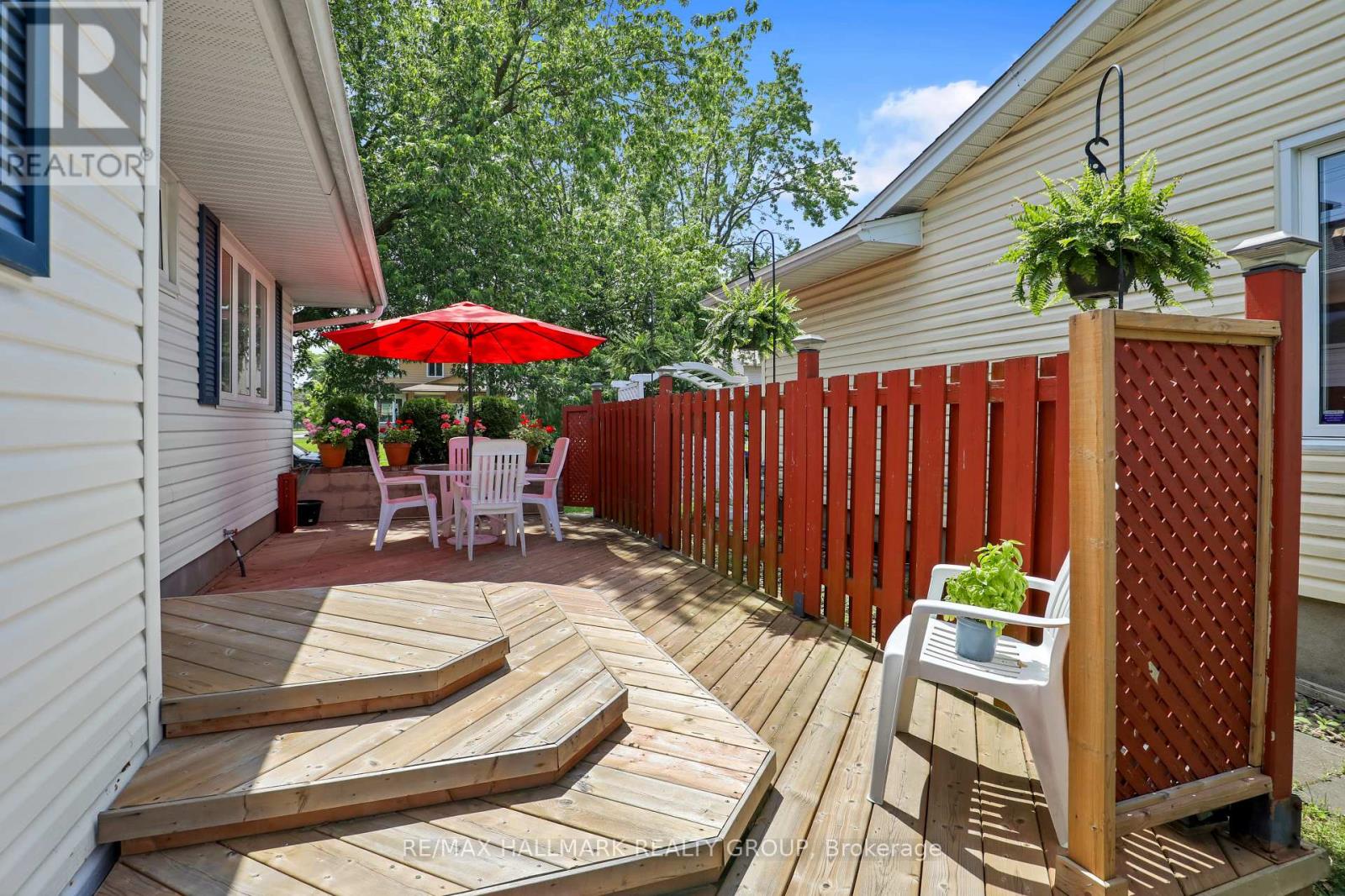 3242 ALBION ROAD S - 34