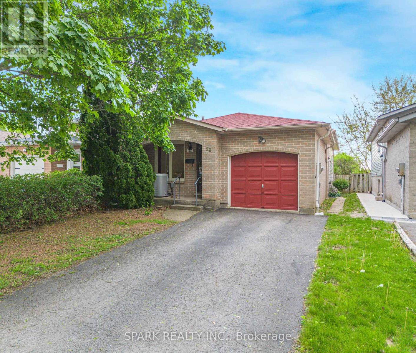 28 LAMPMAN CRESCENT - 1