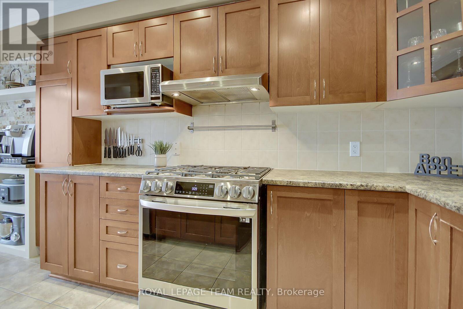 2136 BERGAMOT CIRCLE - 15