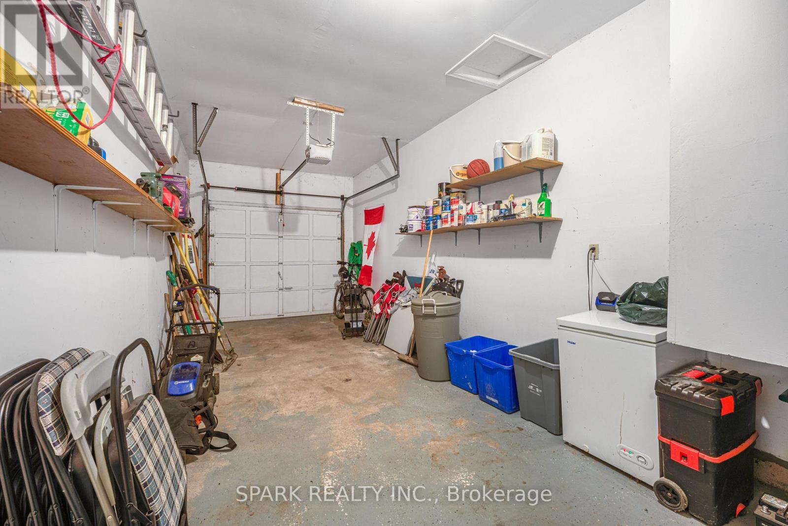 28 LAMPMAN CRESCENT - 28
