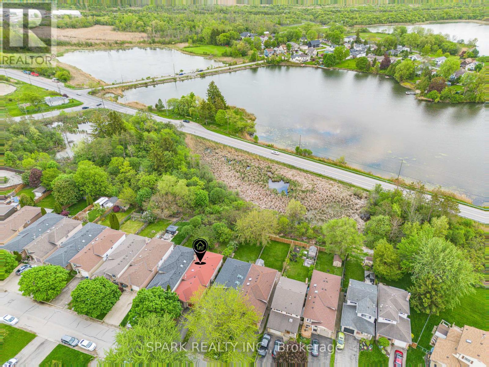 28 LAMPMAN CRESCENT - 31