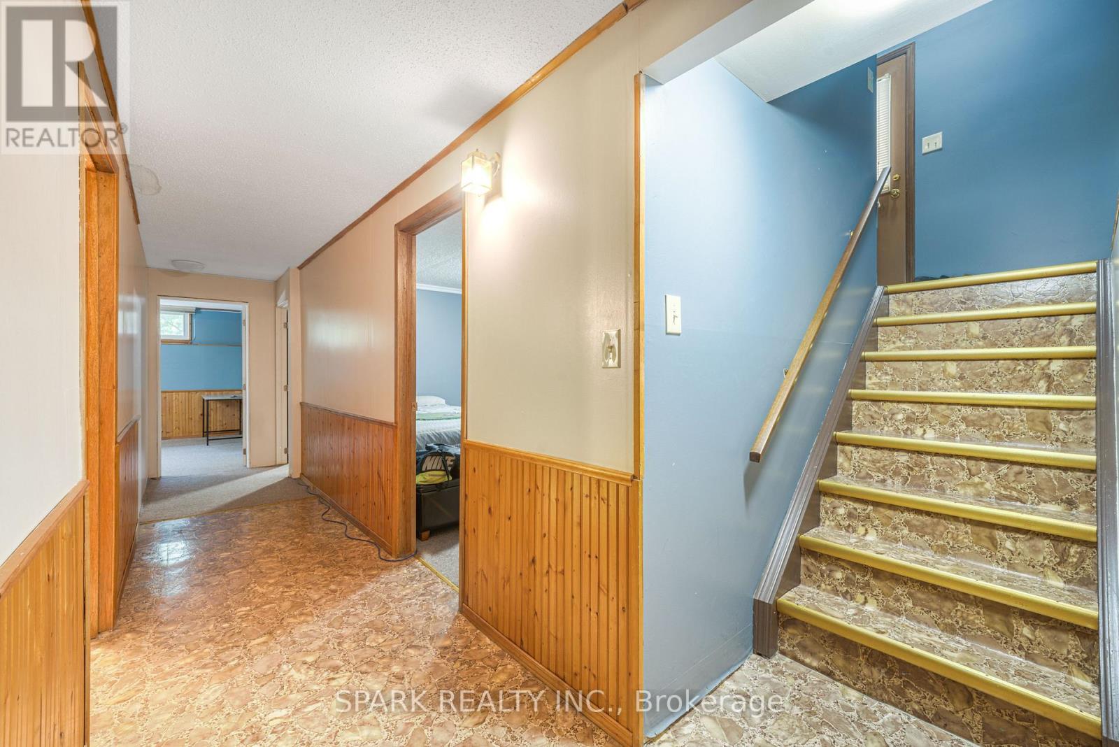 28 LAMPMAN CRESCENT - 19