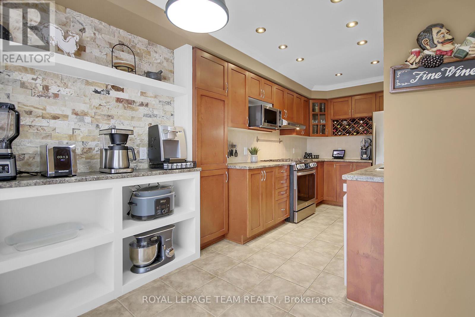 2136 BERGAMOT CIRCLE - 17