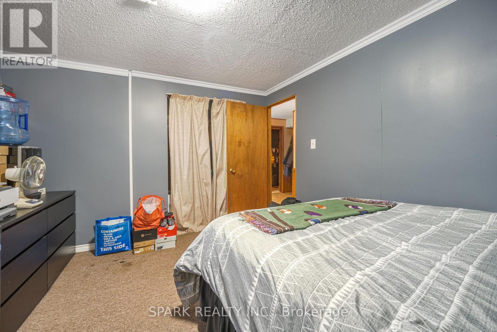 28 LAMPMAN CRESCENT - 23